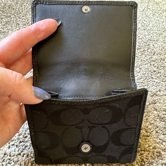 COACH - Classic "C" pattern, tri-fold wallet. - Picture 2 of 7